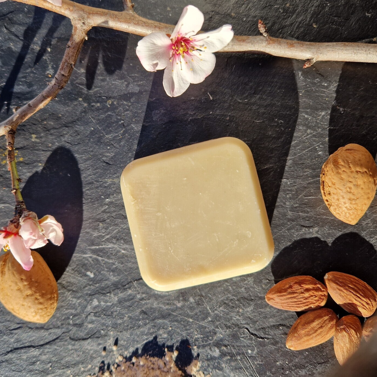 Savon amandes et lait de vache (50g)